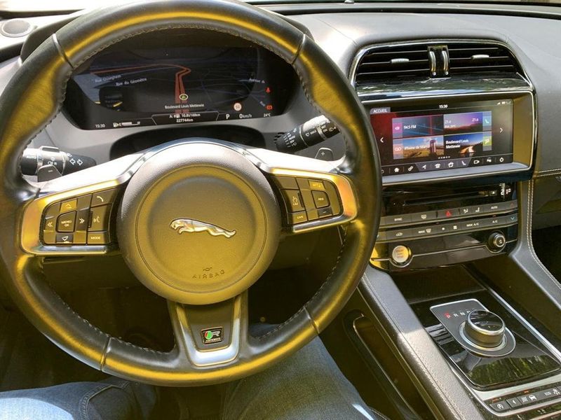 Jaguar F-Pace • 2016 • 230,000 km 2