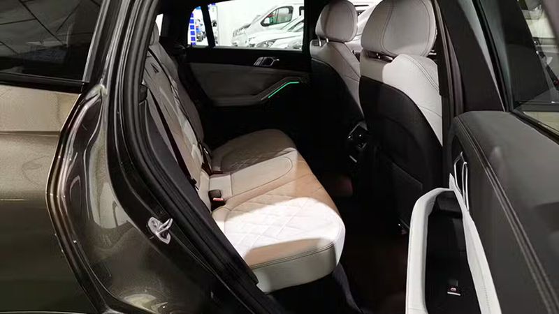 BMW X6 • 2024 • 16,036 km 10