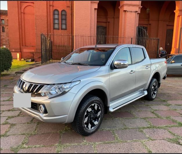 Mitsubishi L200 • 2019 • 87,000 km 1