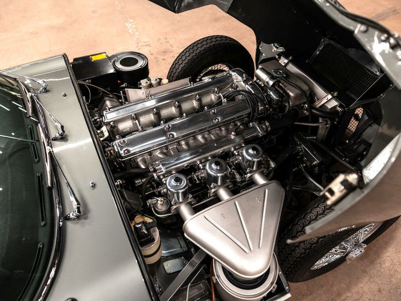 Jaguar E-PACE • 1967 • 42,690 km 39