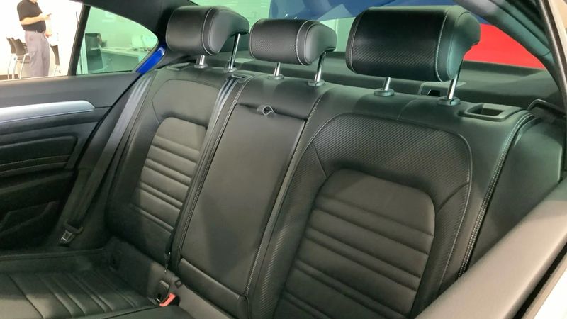 Volkswagen Passat • 2020 • 41,959 km 4