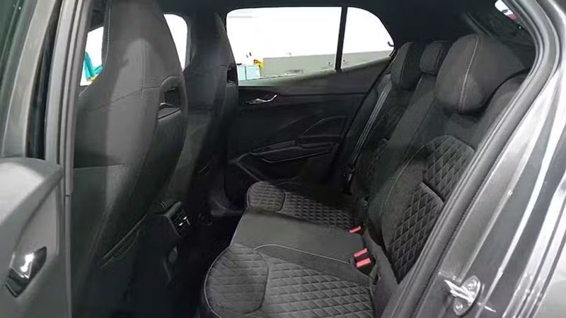 Škoda Fabia • 2024 • 3,836 km 6