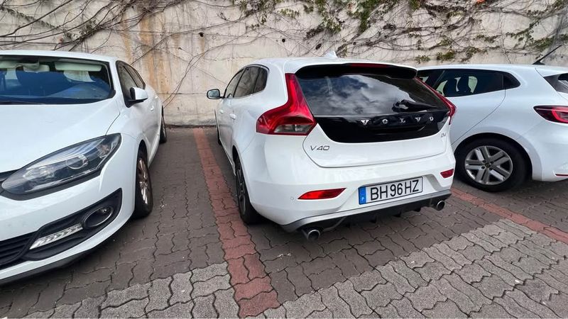 Volvo V40 • 2014 • 114,000 km 4