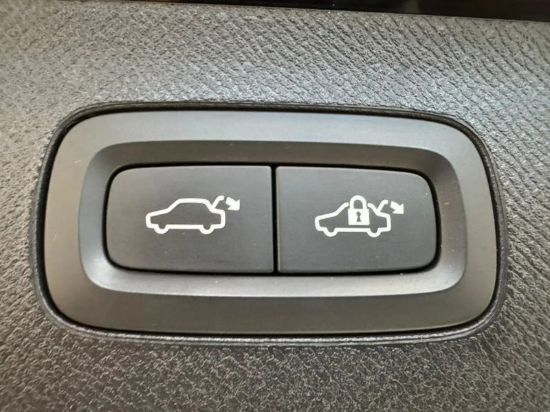 Volvo XC90 • 2021 • 121,000 km 9