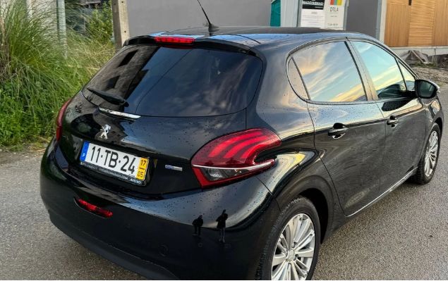 Peugeot 207 • 2017 • 67,000 km 3