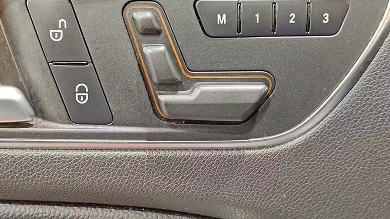 Mercedes-Benz A-Class • 2013 • 68,690 km 10