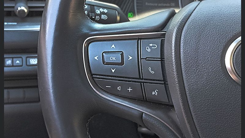 Lexus UX • 2021 • 44,700 km 11