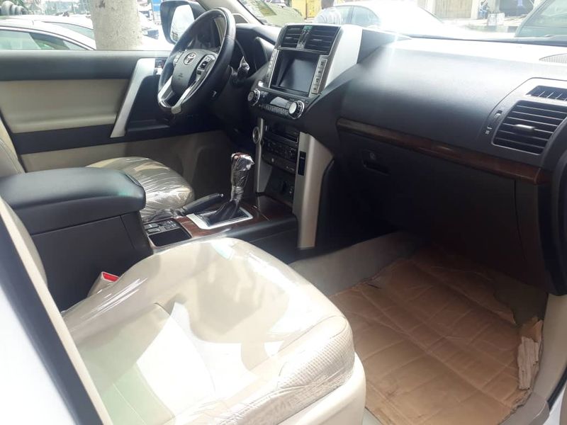 Toyota Land Cruiser • 2012 • 32 km 2