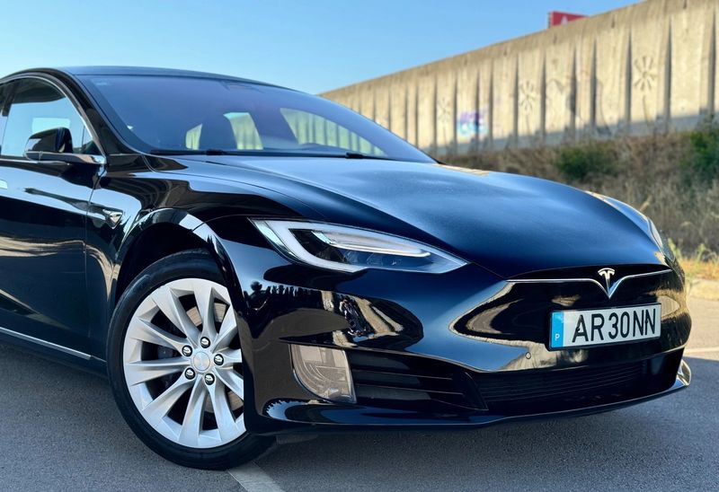 Tesla Model S • 2017 • 130,000 km 5