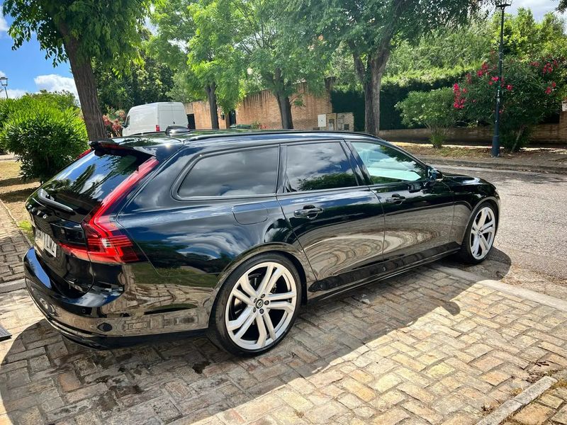 Volvo V90 • 2021 • 120,000 km 2