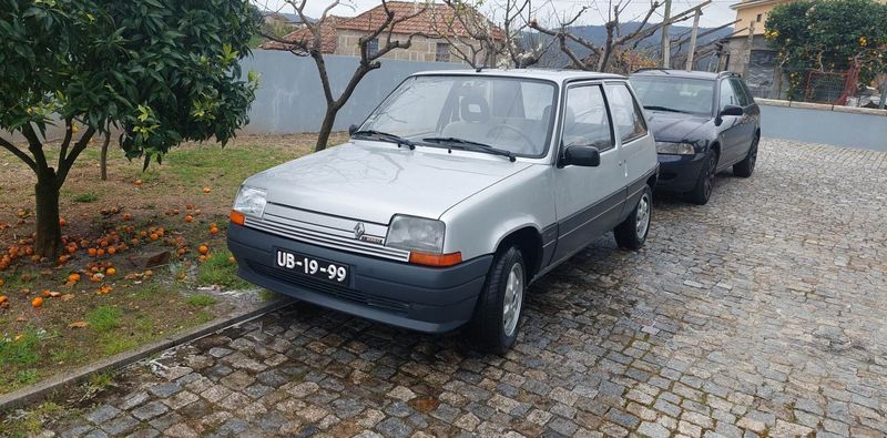 Renault 10 • 1989 • 141,000 km 1