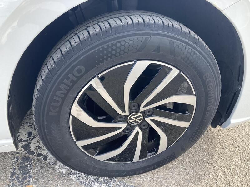 Volkswagen Polo • 2022 • 24,689 km 17