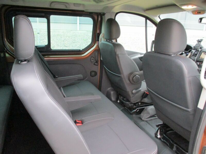 Nissan NV Passenger • 2019 • 54,500 km 3