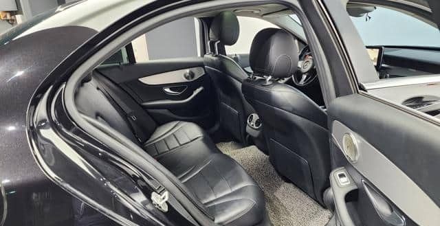 Mercedes-Benz C-Class • 2015 • 98,000 km 20