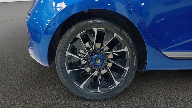 Renault Clio • 2023 • 10,831 km 35