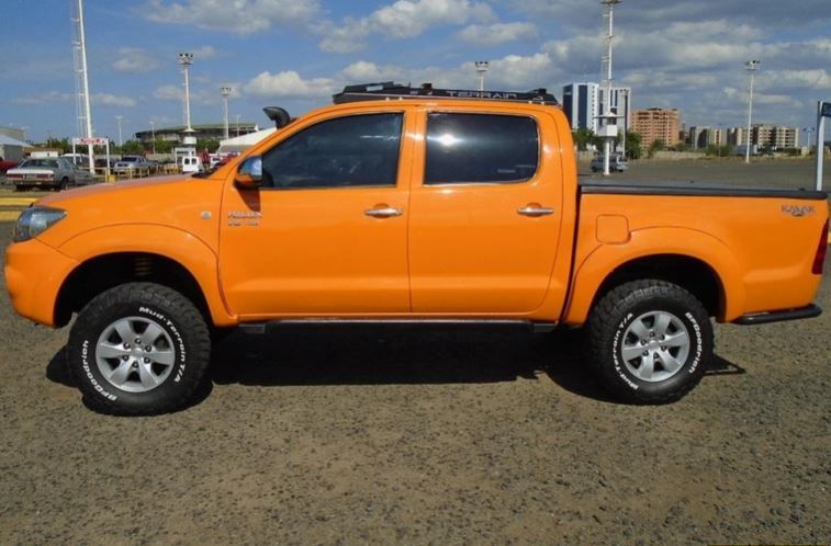 Toyota Hilux • 2009 • 170,000 km 2