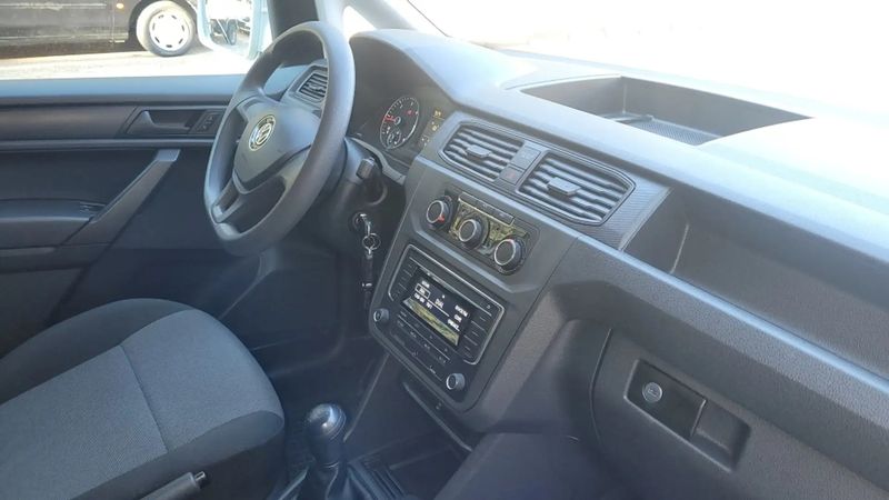 Volkswagen Caddy • 2019 • 72,000 km 3