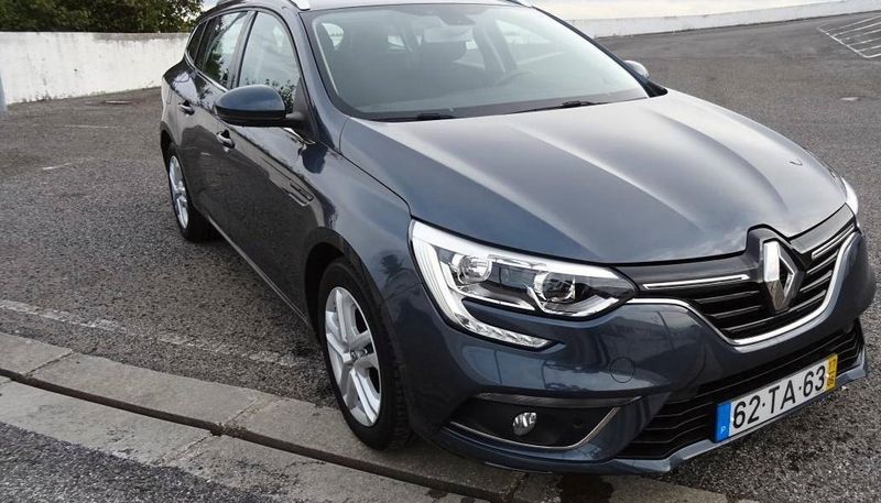 Renault Mégane • 2017 • 69,999 km 3