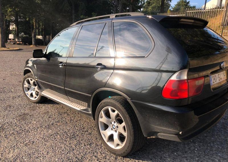 BMW X5 • 2003 • 189,999 km 2