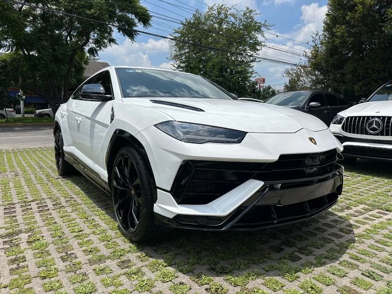 Lamborghini Urus • 2024 • 25,000 km 3