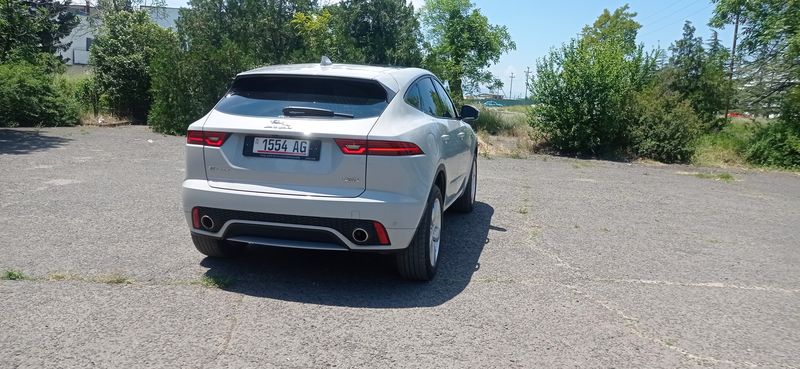 Jaguar E-PACE • 2018 • 64,200 km 11