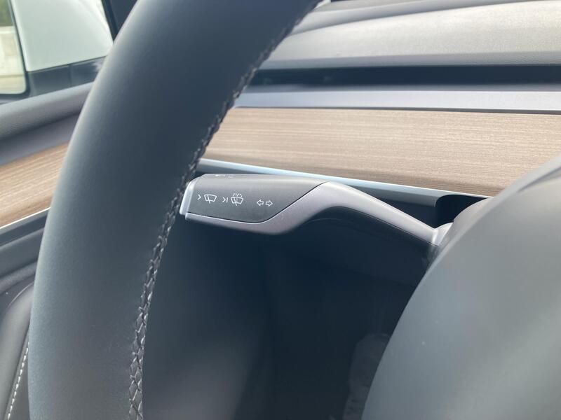 Tesla Model Y • 2024 • 2,458 km 31