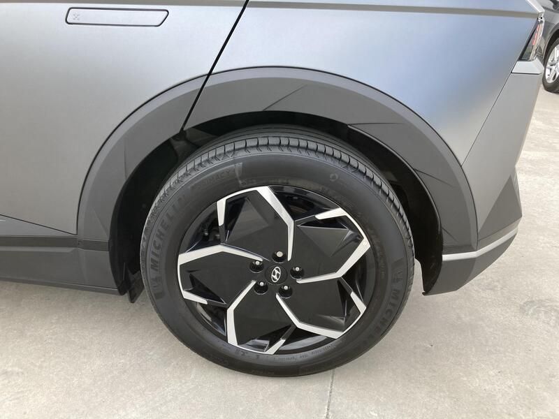 Hyundai Ioniq Electric • 2023 • 15,364 km 13