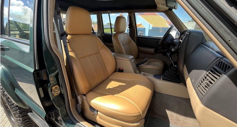 Jeep Cherokee • 2000 • 250,000 km 3