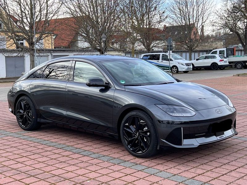 Hyundai Ioniq Electric • 2023 • 8,120 km 1