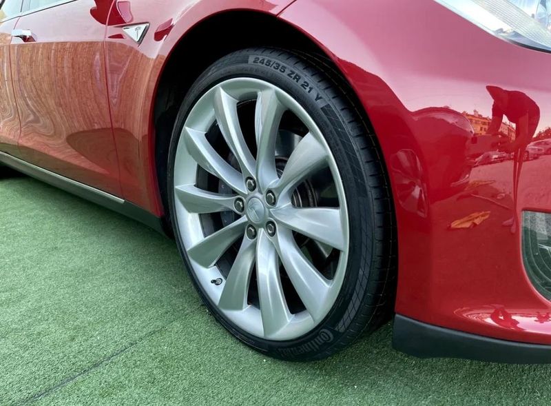 Tesla Model S • 2013 • 80,100 km 4