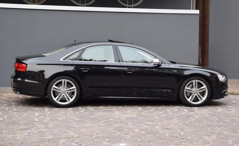 Audi S8 • 2013 • 162,000 km 2