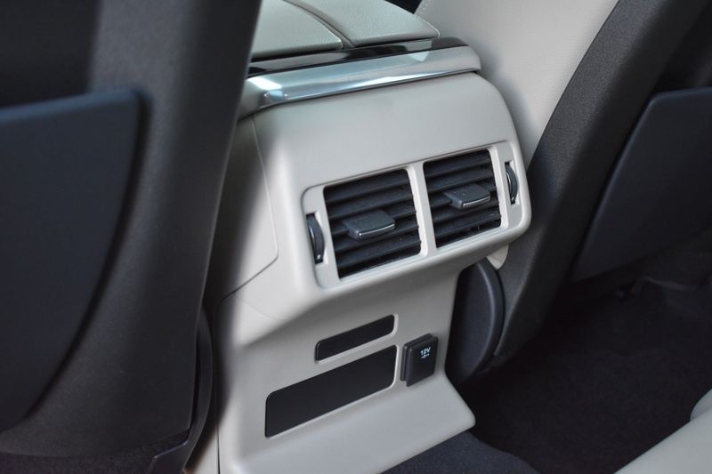 Land Rover Range Rover Velar • 2017 • 52,000 km 10