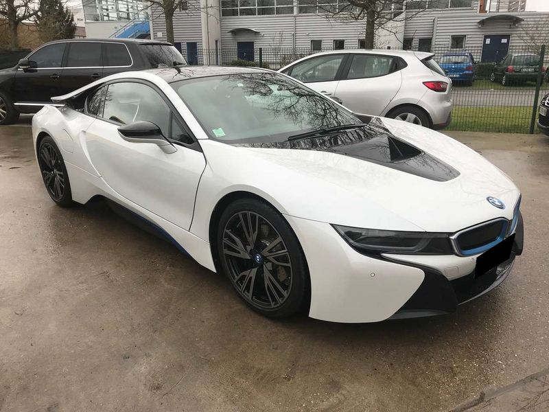 BMW i8 • 2014 • 82,900 km 4