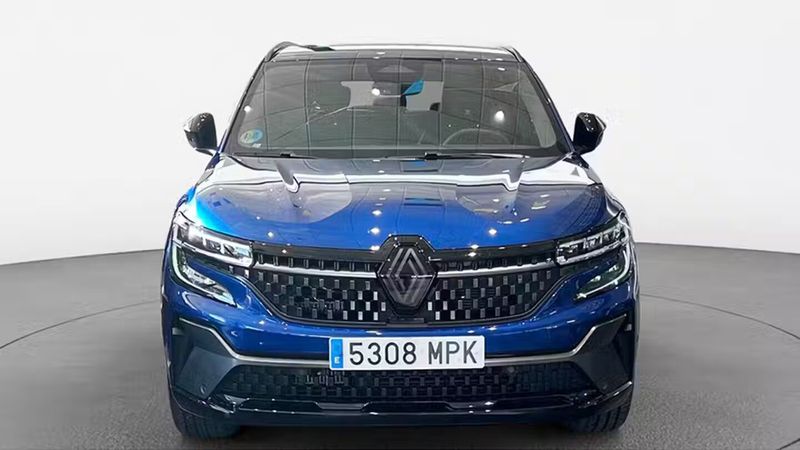 Renault Captur • 2024 • 6,036 km 6