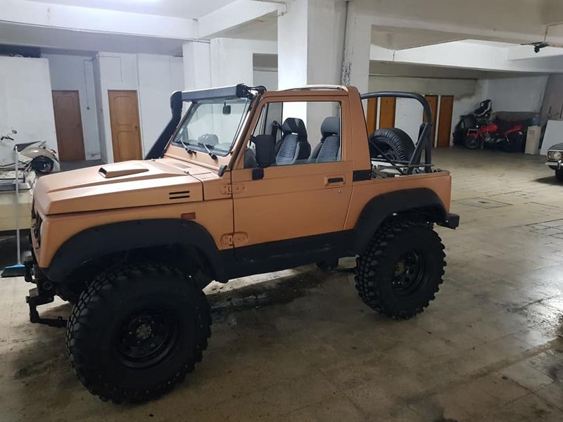 Suzuki Samurai • 2015 • 89,000 km 5