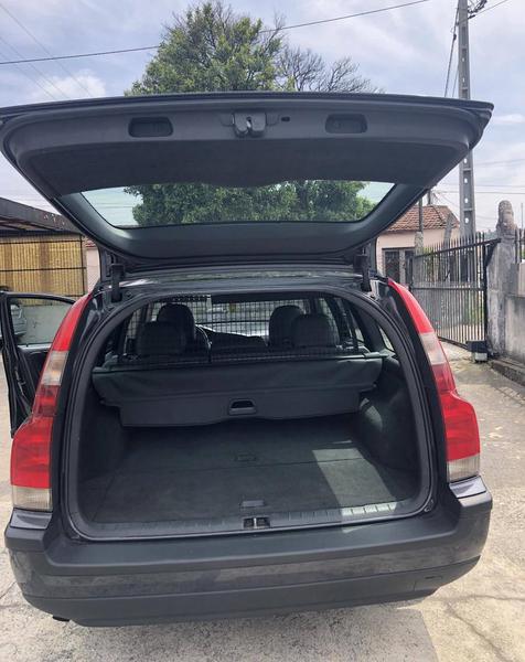 Volvo V70 • 2001 • 250,000 km 4
