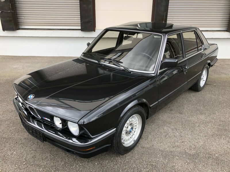BMW M5 • 1985 • 114,000 km 1