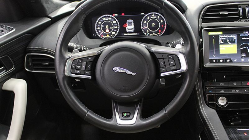 Jaguar F-Pace • 2019 • 40,250 km 3