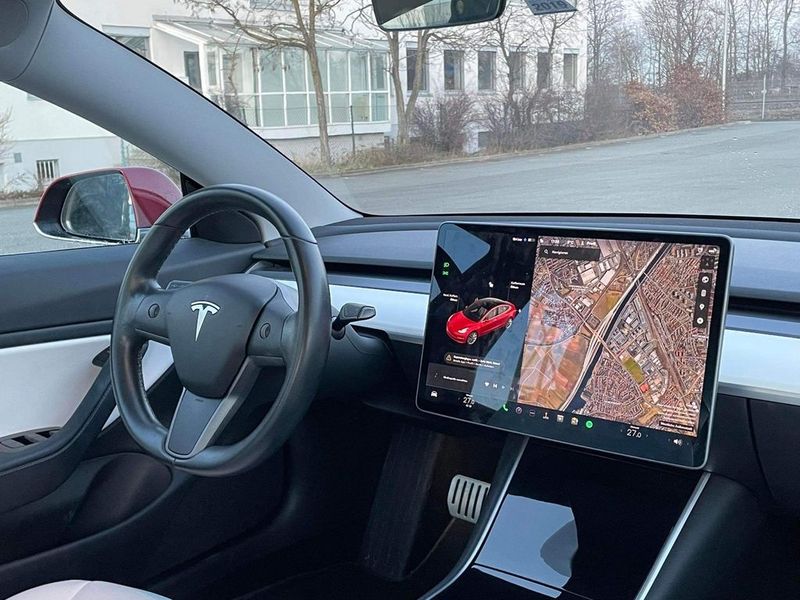 Tesla Model 3 • 2019 • 101,000 km 5