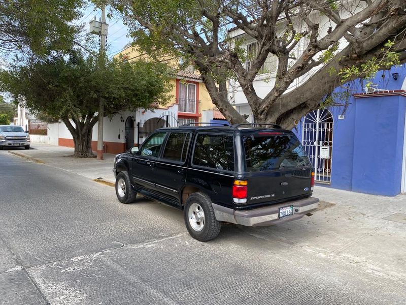 Ford Explorer • 1997 • 170,000 km 4
