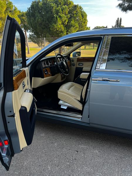 Rolls-Royce Phantom • 2004 • 51,671 km 10