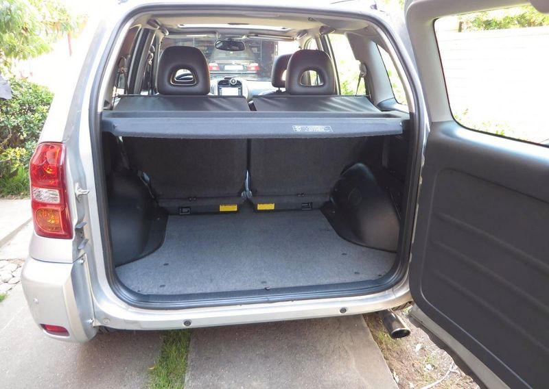 Toyota RAV4 • 2004 • 205,000 km 5