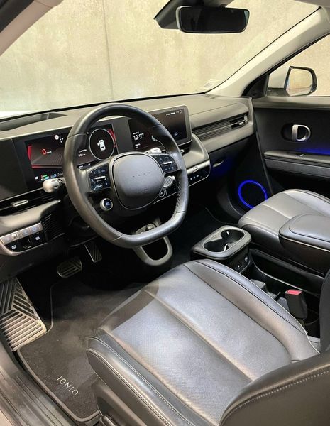Hyundai Ioniq Electric • 2022 • 38,500 km 9