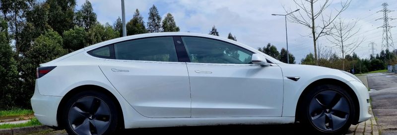 Tesla Model 3 • 2019 • 160,000 km 2
