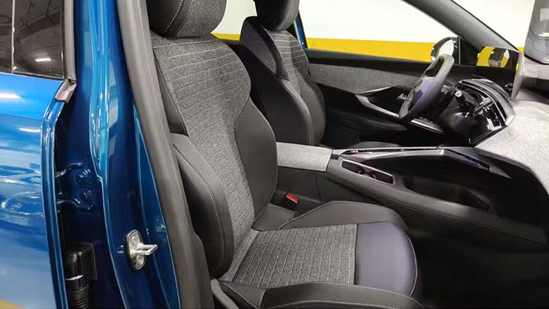 Peugeot 3008 • 2025 • 3,118 km 4