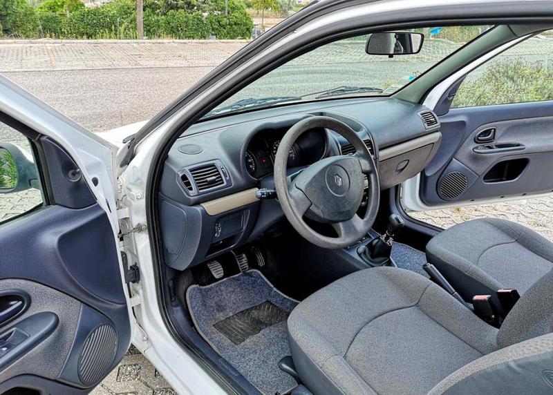 Renault Clio • 2004 • 200,000 km 3