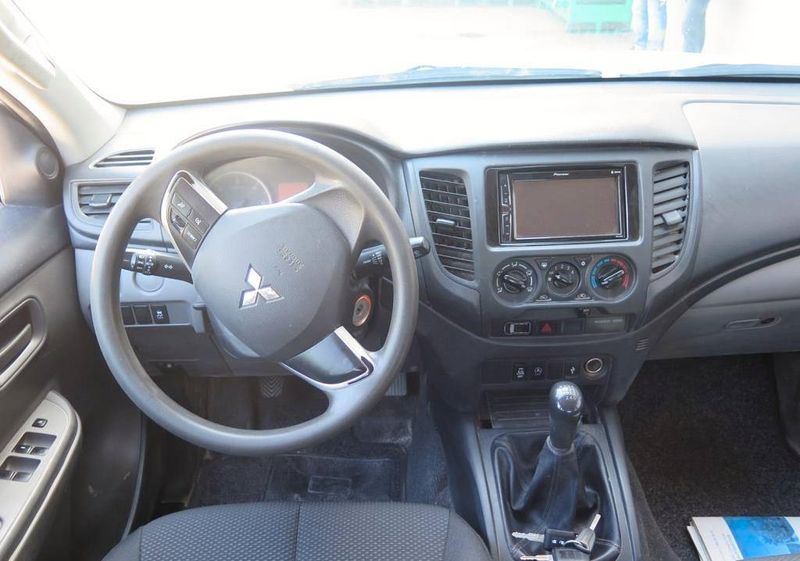 Mitsubishi L200 • 2016 • 90,000 km 5