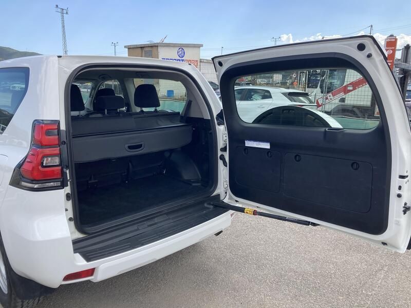 Toyota Land Cruiser • 2020 • 43,764 km 31