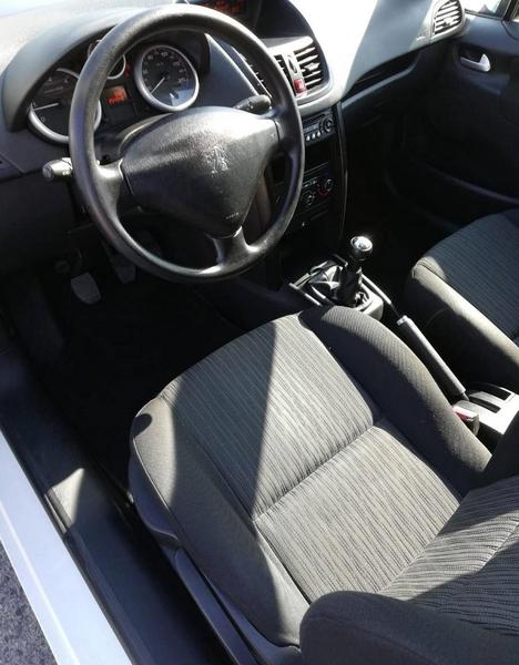 Peugeot 207 • 2009 • 200,000 km 3