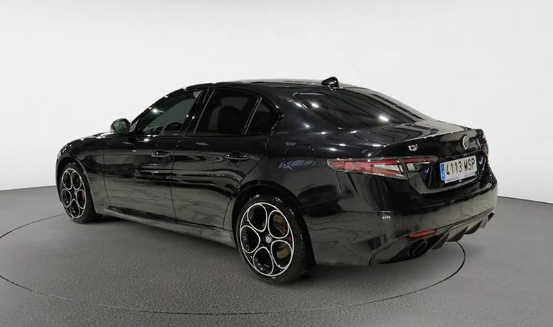 Alfa Romeo Giulia • 2024 • 17,615 km 3